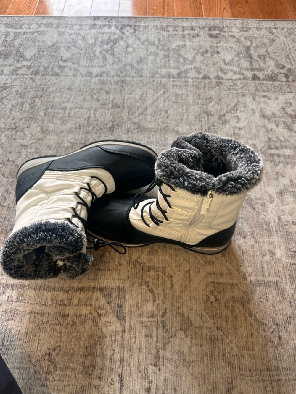 Sporto Black and Cream Women's Insulated Lace-Up Winter Boots - Picture 4 of 4